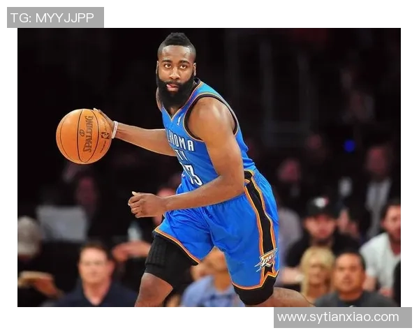 足球明星悠闲散步高清视频展现明星风采与日常生活的完美结合